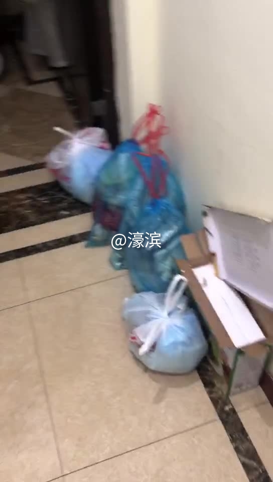 楼道的垃圾