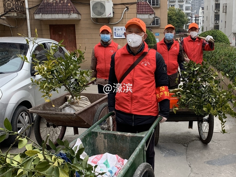 20200303濠西社区：“防疫”绿化两不误 春暖花开终有时1.jpg