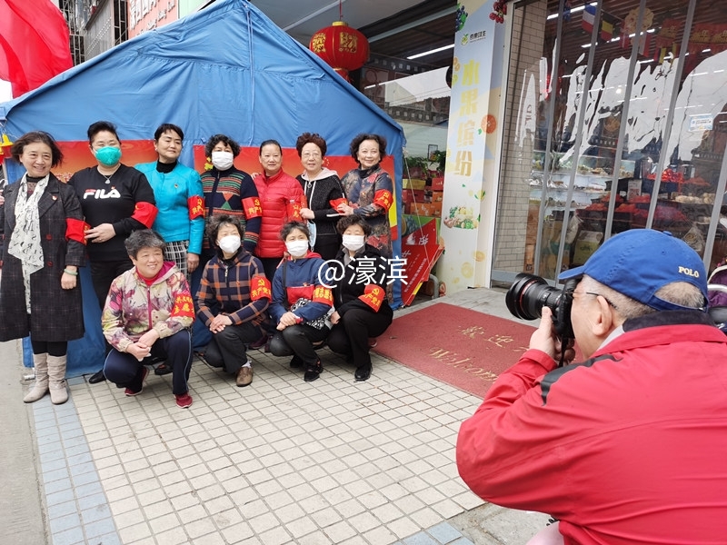 0322濠西社区：拍摄抗“疫”风采 留住志愿记“疫”1.jpg