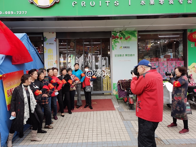 0322濠西社区：拍摄抗“疫”风采 留住志愿记“疫3.jpg
