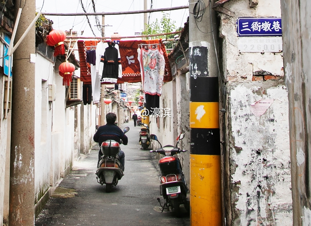 《老街新骑》组照 (3).jpg