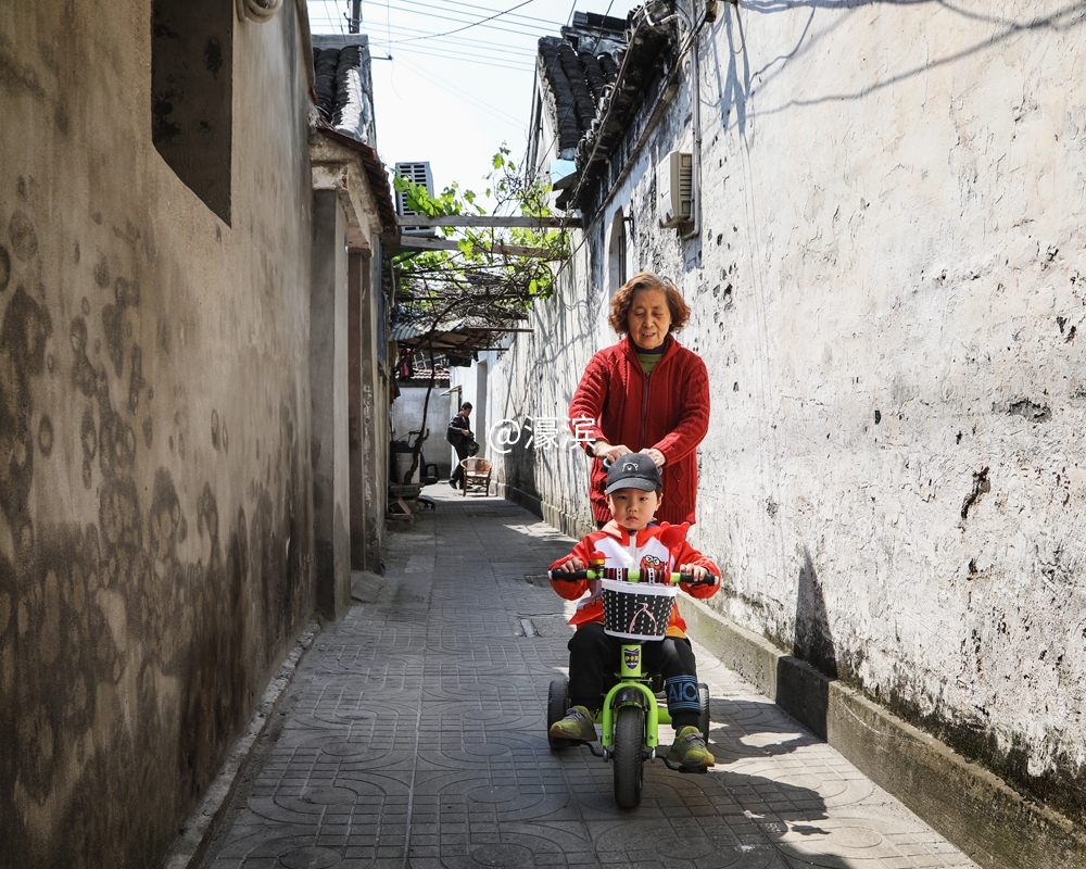 《老街新骑》组照 (4).jpg