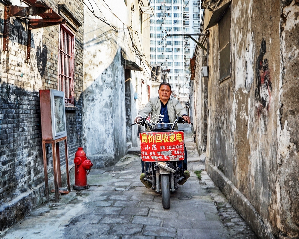 《老街新骑》组照 (5).jpg