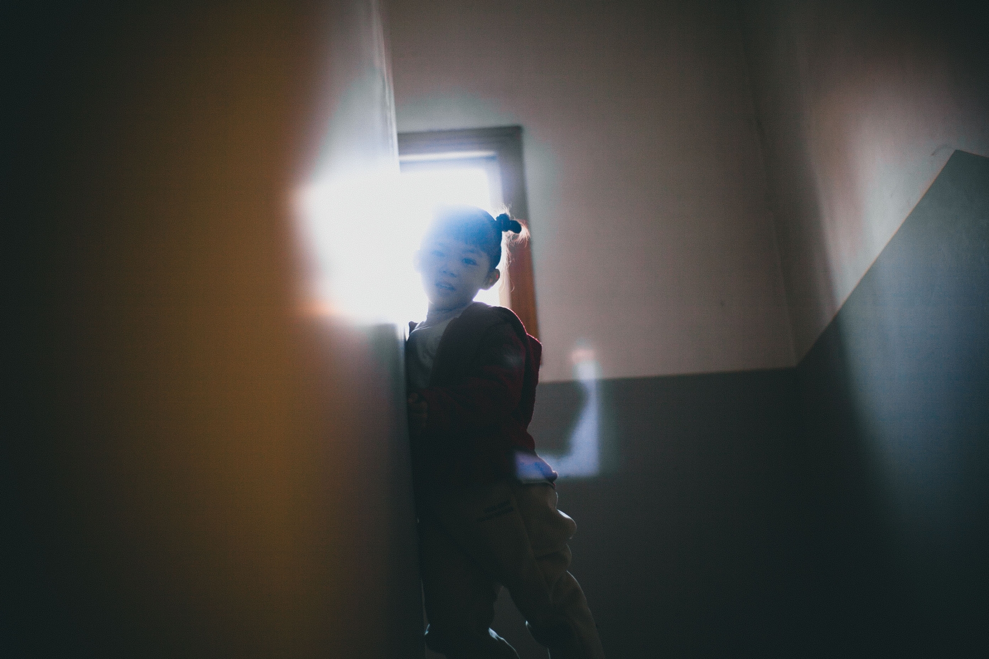 回老婆老家，在老家走廊里拍的。