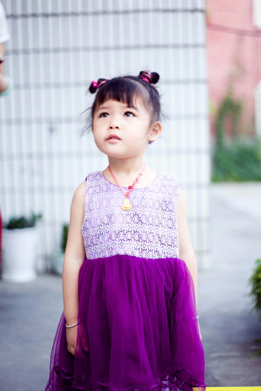 小时候在老婆老家空地上拍的