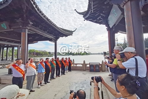 濠西社区：退伍不褪色 公益摄影定格老兵风采1_副本.jpg