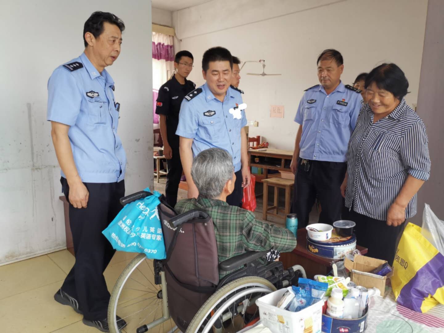 老吾老以及人之老，每一位老人都需要一份关怀。祝福他们身体健康、节日快乐