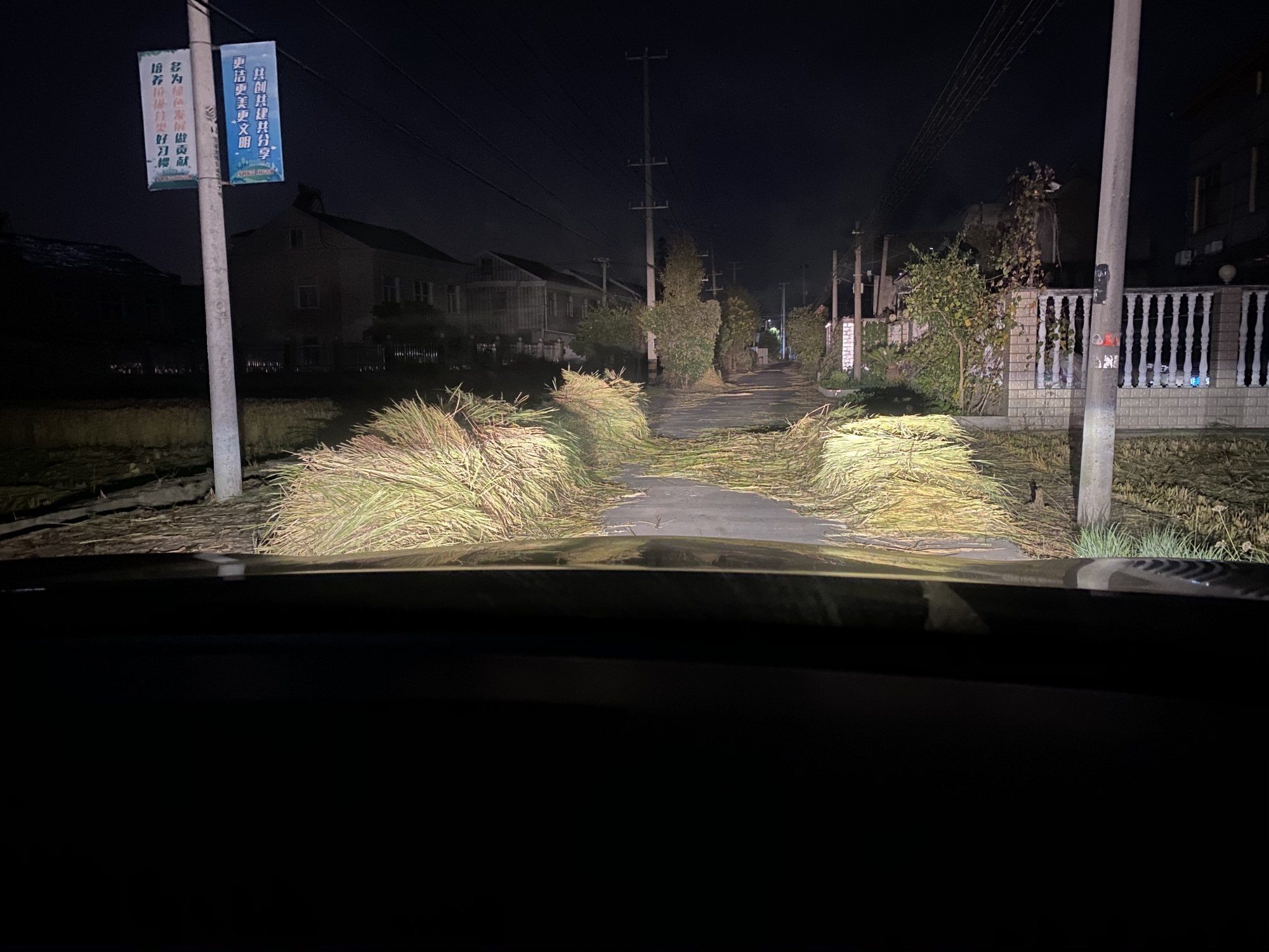 大晚上也没什么车要走了