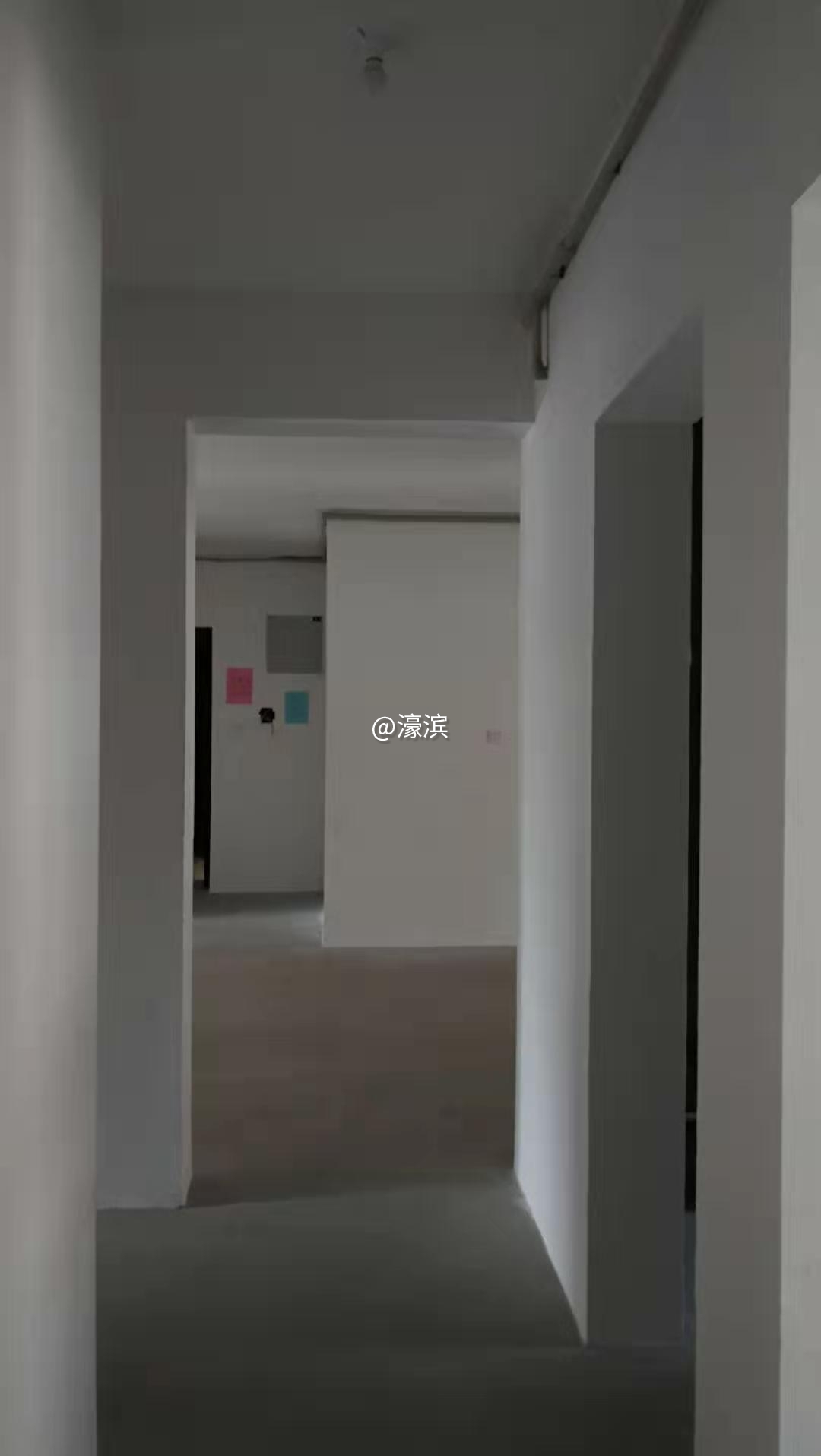 ▼室内层高2米8，地面有保温层，后期可以根据需求拆除或保留。说实话，看到毛坯房心情格外的好