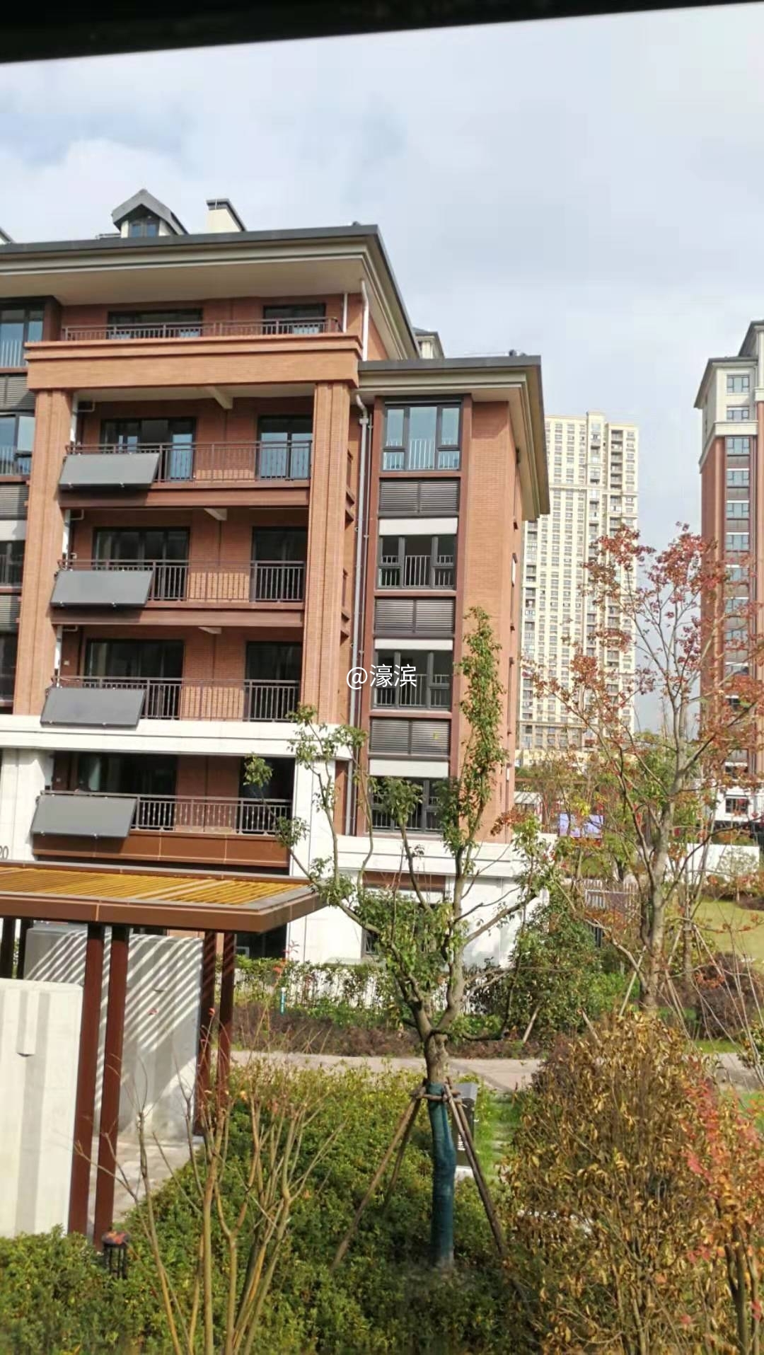 ▼窗外美景，低密度，高低配