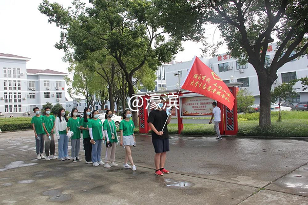 江安大学生.png