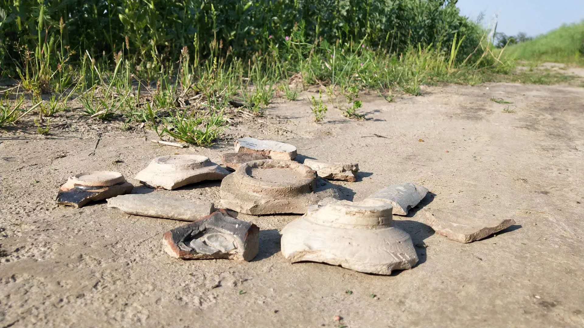 t14 如城东郊地下出土的陶片.jpg