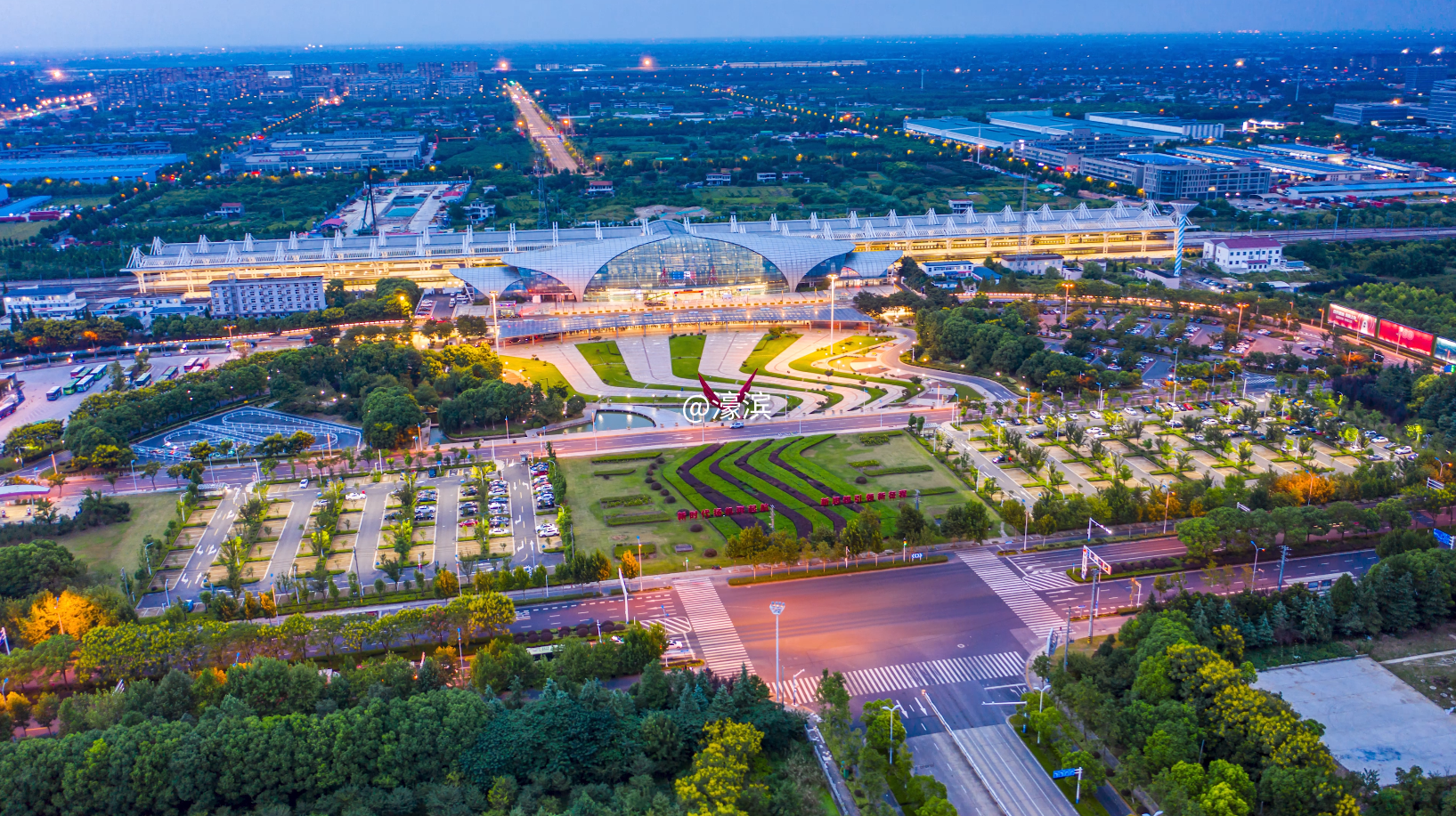 acbc9e0d0c22770742d1384b409c685c.png 火车站2.png