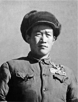 一级战斗英雄杨育才