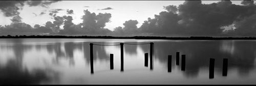 秋光老尽，故人千里``