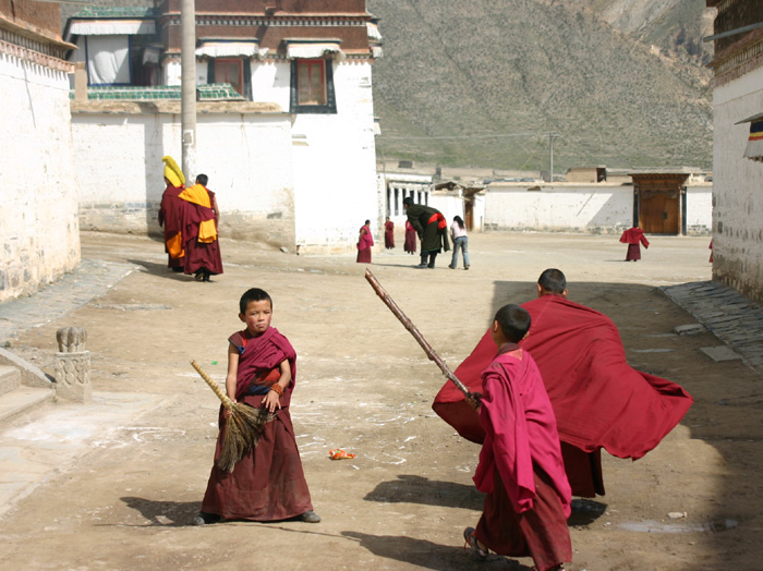 [献丑]拉卜楞寺的僧人和美女
