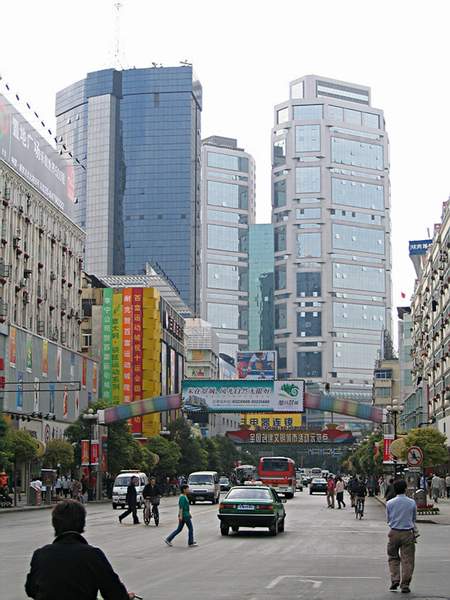 说完了南通的悲哀,再看看南京的商场