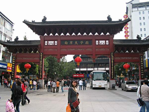 说完了南通的悲哀,再看看南京的商场