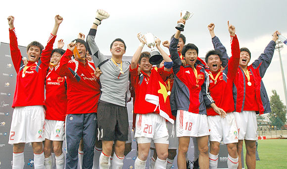 [转帖]国青3比1力克南非 夺得中国足球2006年第一冠