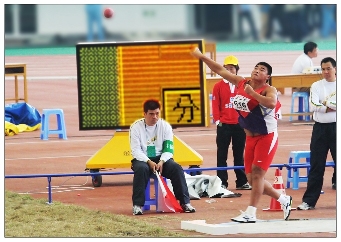 《16运田径馆所见--铅球》