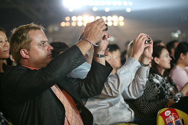 一些表演以外的画面