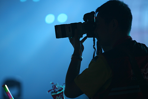 一些表演以外的画面