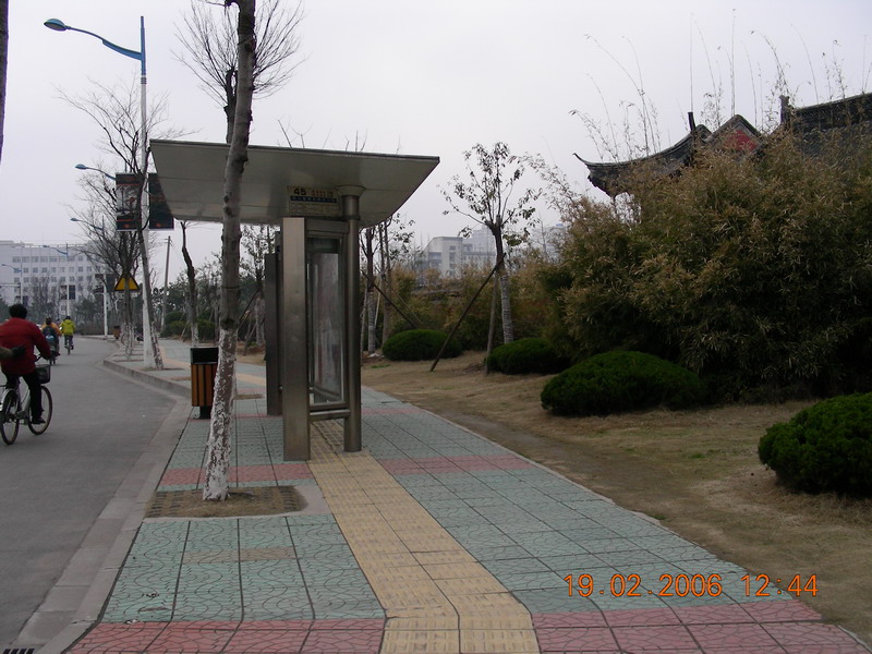 如此盲道，让盲人怎么走？