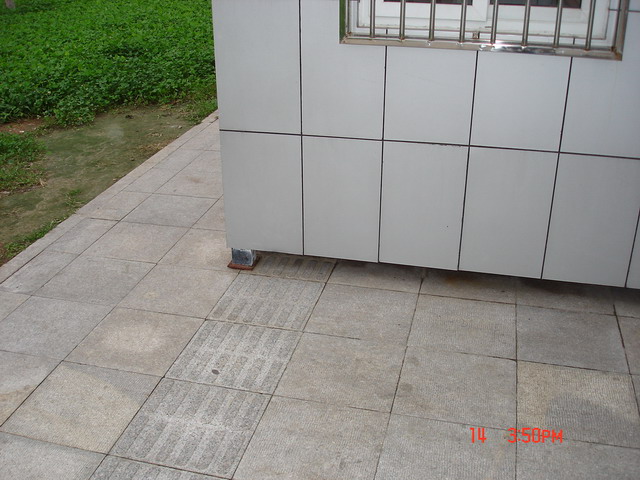 如此盲道，让盲人怎么走？