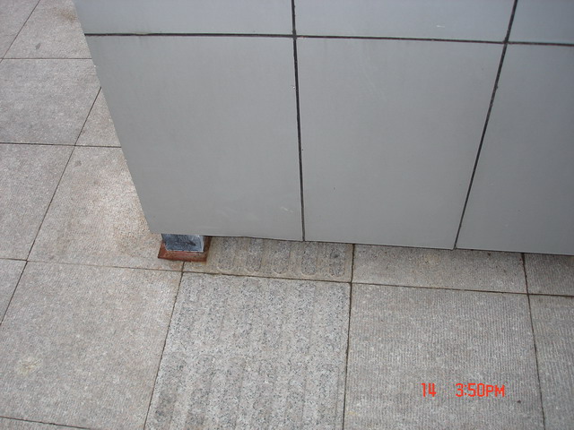 如此盲道，让盲人怎么走？