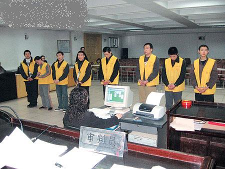 超牛B的法庭书记员