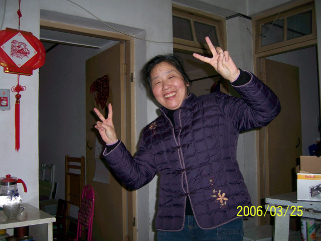 《老太太也想扫大街》