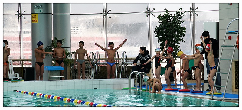 新天地的游泳广告忽悠大家了，根本不是专业教练！