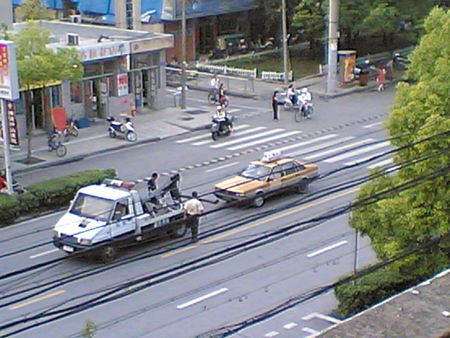 [记录]青年西路上的一起车祸