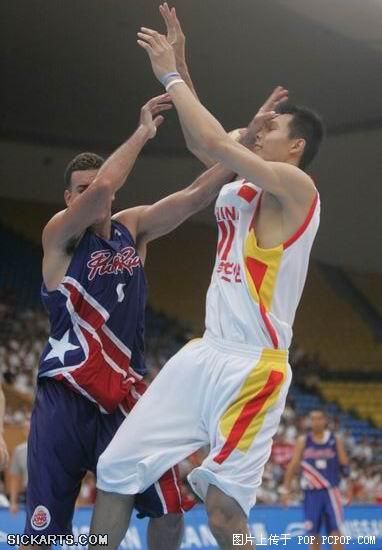 CCTV上没有披露的绝密镜头（篮球场变成暴力激斗场）(转自mop)