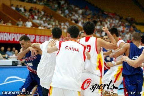 CCTV上没有披露的绝密镜头（篮球场变成暴力激斗场）(转自mop)