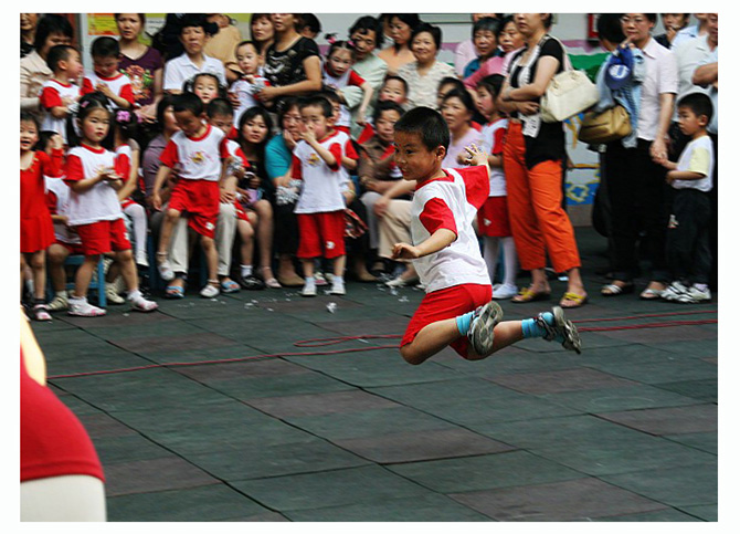 《和孩子们在一起》