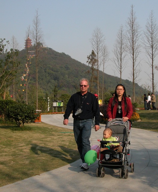 让世界充满爱(响应吴老的主题)