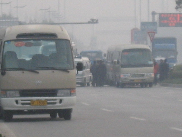 省政府牛车在通肆以超速,终在高点路口酿成大祸