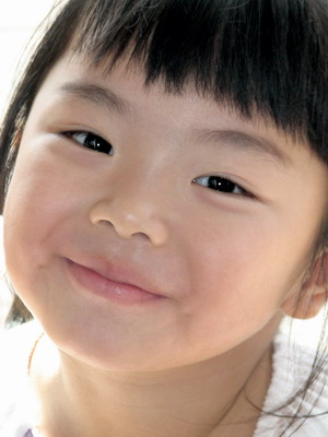 挑了几张女儿的照片，小美女哟！(黑瞳视觉)