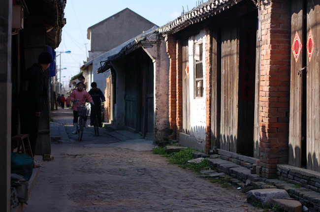 [原创]3月11日外拍活动作品3《朝阳下的古镇》——爱乐凡人