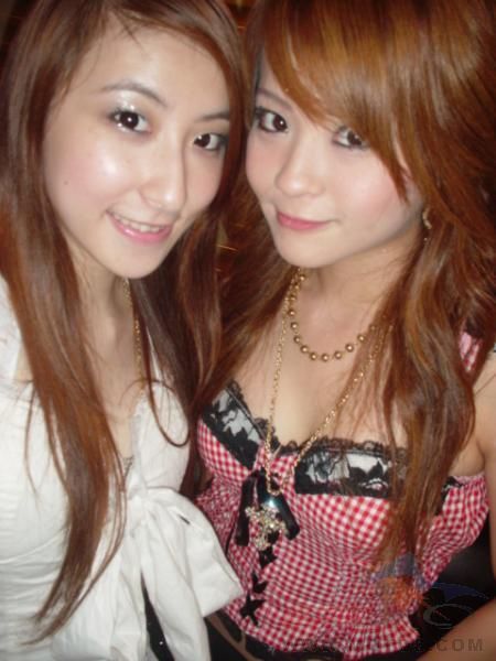 [转帖]一群夜店辣妹,绝摆..绝美