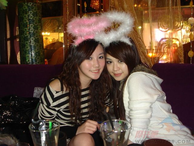 [转帖]一群夜店辣妹,绝摆..绝美