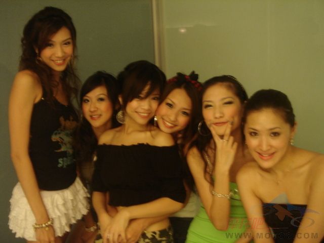 [转帖]一群夜店辣妹,绝摆..绝美