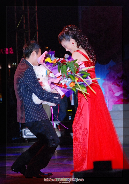 [贴图]昨晚的宋祖英等，及亚萍``