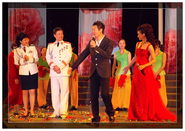 [贴图]昨晚的宋祖英等，及亚萍``