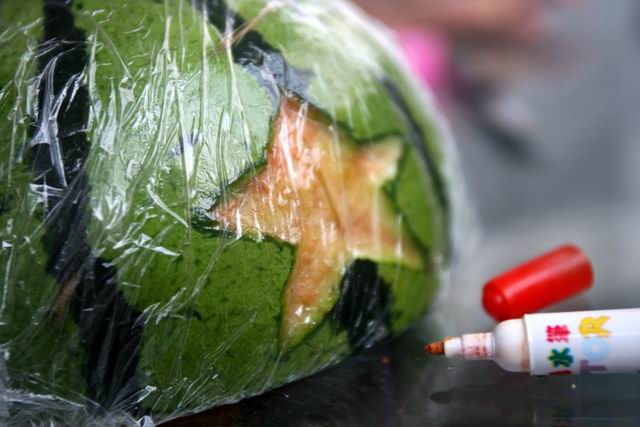 和女儿一起做瓜皮帽