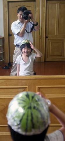 和女儿一起做瓜皮帽