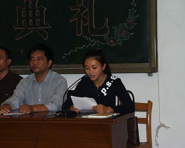 南通电视台 业余主持人陈维莎 上学时的照片