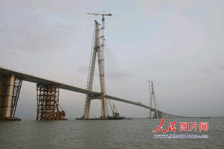 今天央视各档新闻中苏通大桥都是头条哈