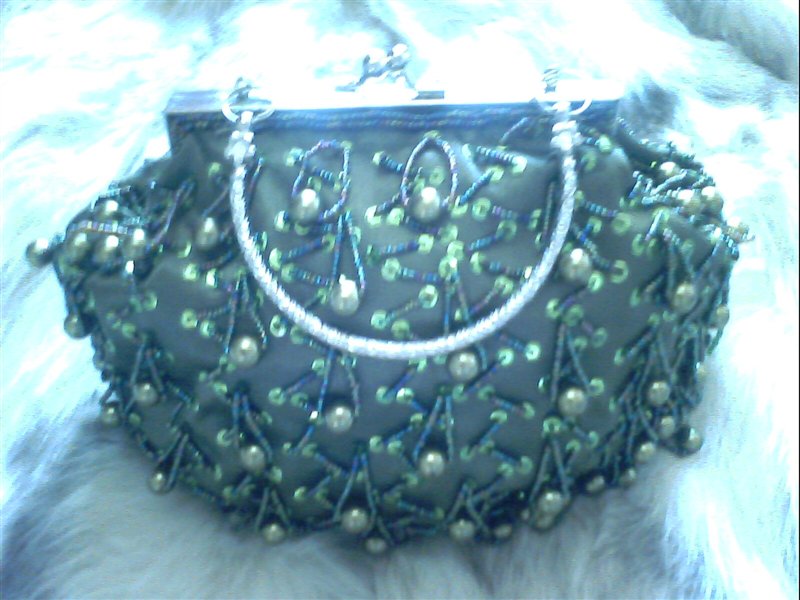 MM喜欢的手工包包(珠子做滴)